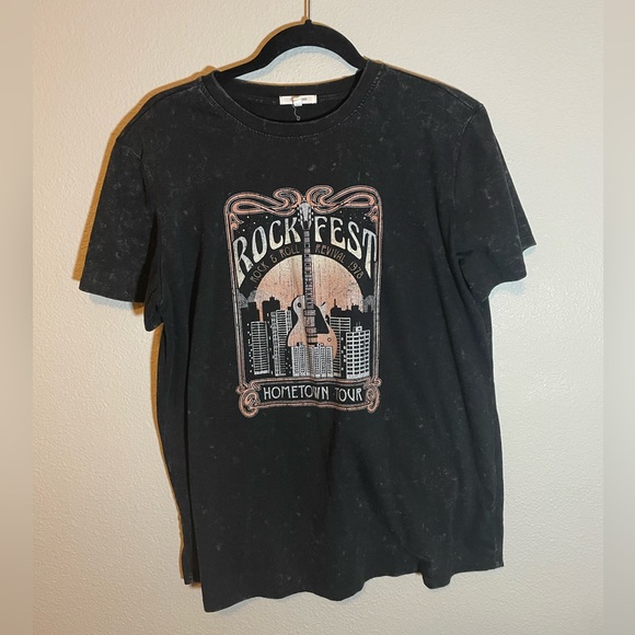 Maurices rockfest graphic tee, size M, black with mauve colors in the design - Picture 1 of 3